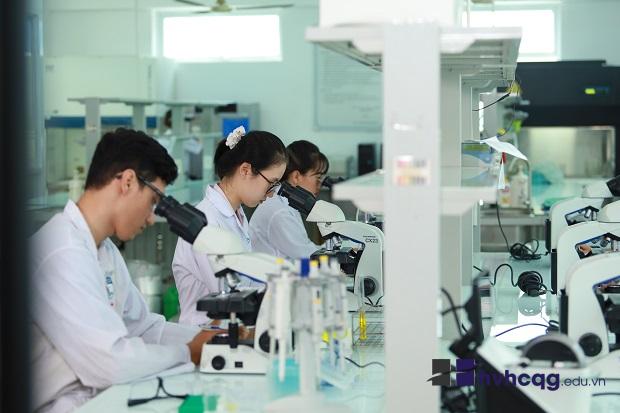 Ngành Dược học mấy năm ra trường? Ra làm gì?